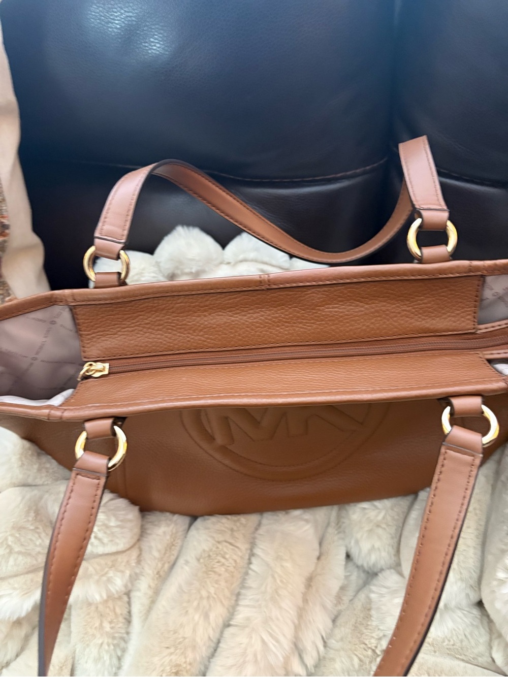 Michael Kors Luggage Pebbled Leather MK Tote - Picture 6 of 6